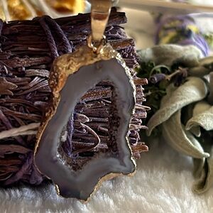 NWT Purple Gray Druzy Geode Gold tone Pendant ✨